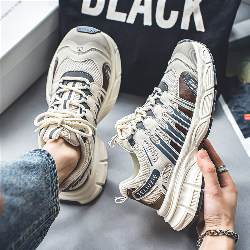 Street Fashion Hong Kong - Designer trendy sneakers in Hong Kong-stijl