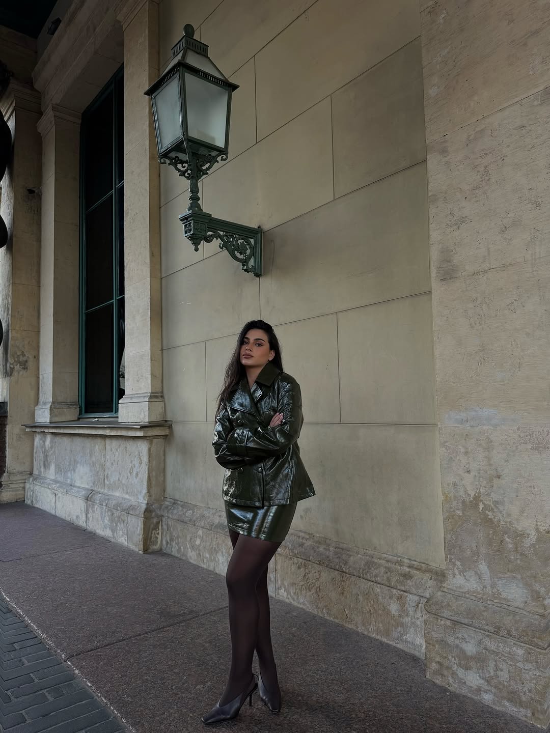 Donkerbruine lakleren rok, ler - Street Fashion Jacket recensie en prijs
