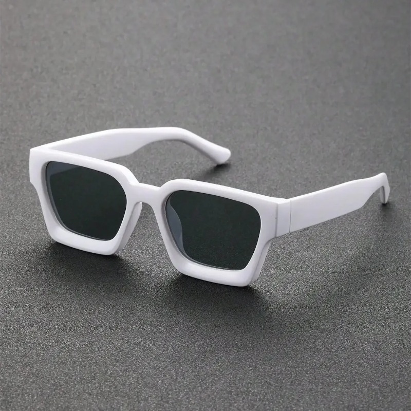 Unisex plastic zonnebril met v - Street Fashion Photography recensie en prijs